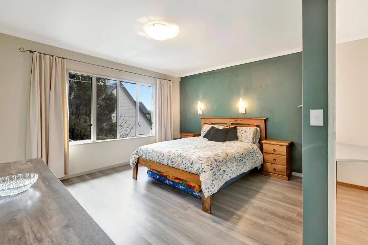 Holiday home Cheerful 4 Bedroom Home With Free Parking. Wellington
