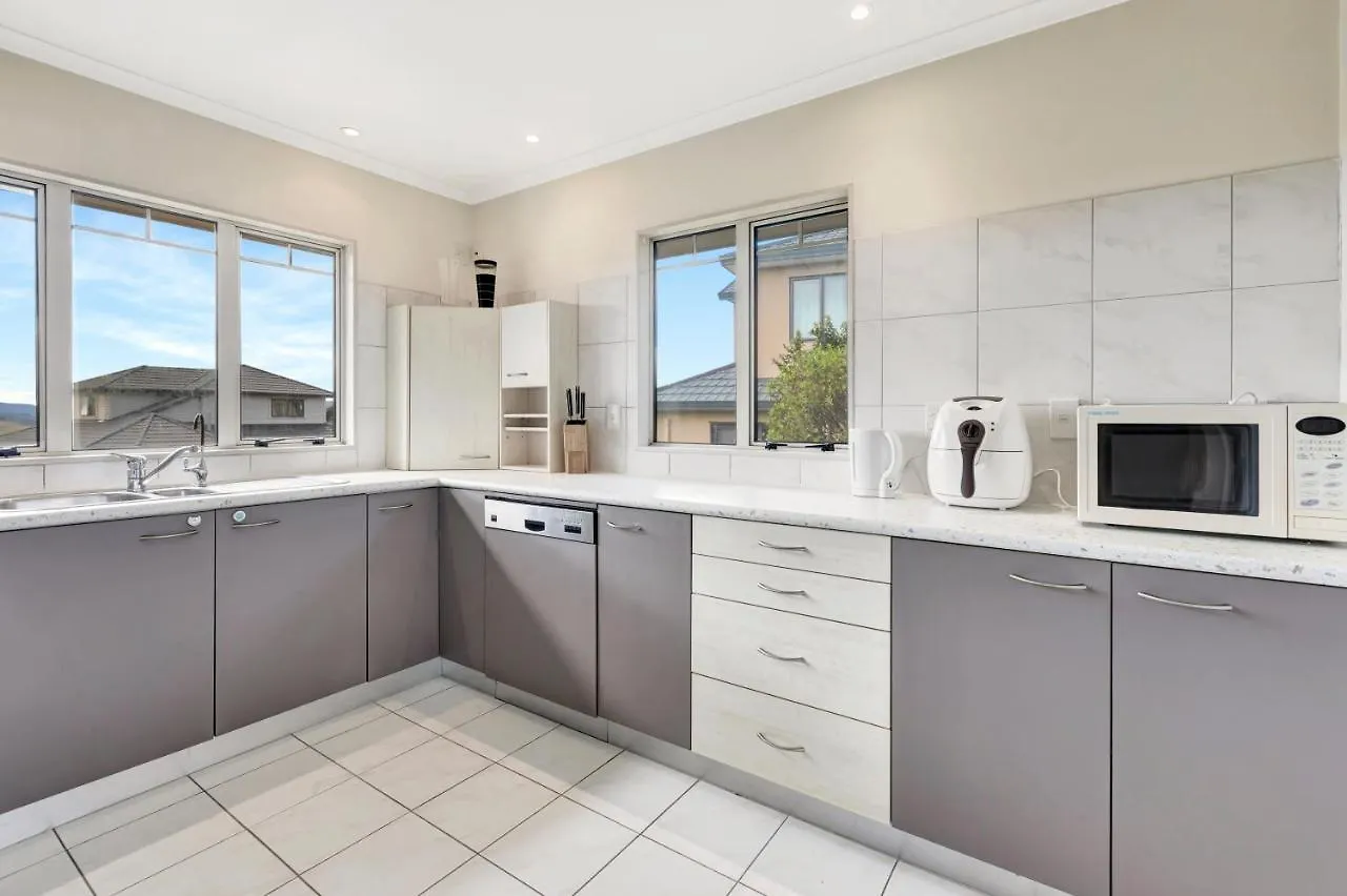 Holiday home Cheerful 4 Bedroom Home With Free Parking. Wellington