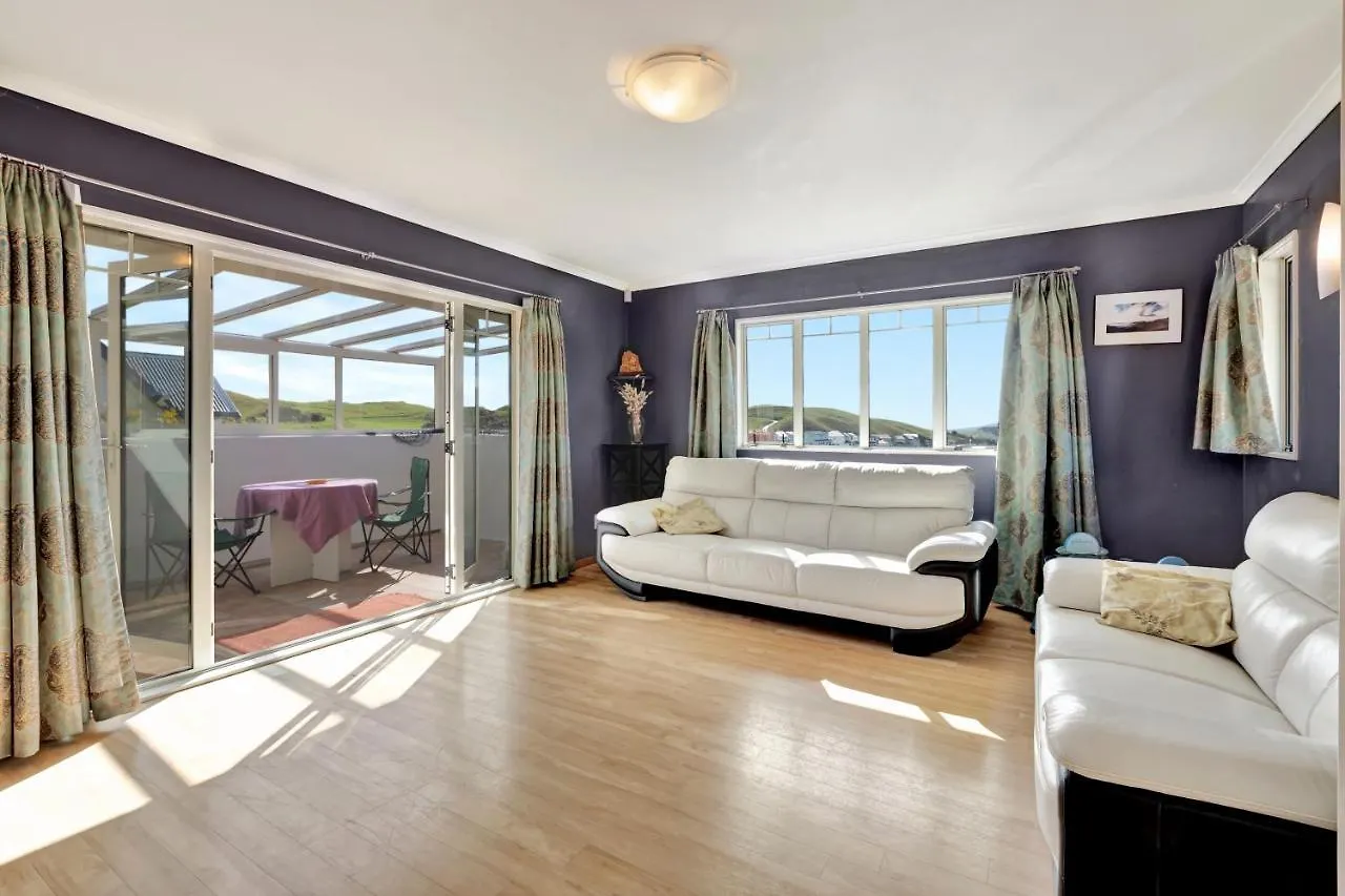 Cheerful 4 Bedroom Home With Free Parking. Wellington Holiday home